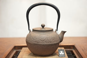 南部鉄器　鉄瓶　宝徳菊　ひさご色　0.8L